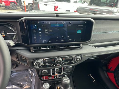 Used 2025 Jeep Wrangler Unlimited Rubicon 4xe image 31