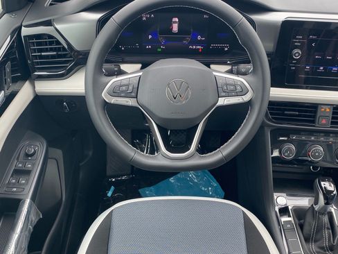 New 2026 Volkswagen Taos SE AWD/4WD image 3