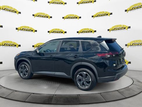 Used 2025 Nissan Rogue SV AWD/4WD image 3