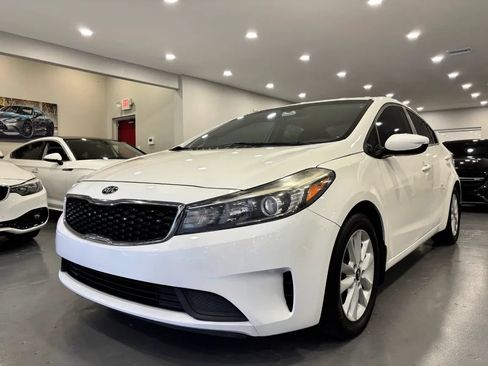 Used 2017 Kia Forte S FWD image 3