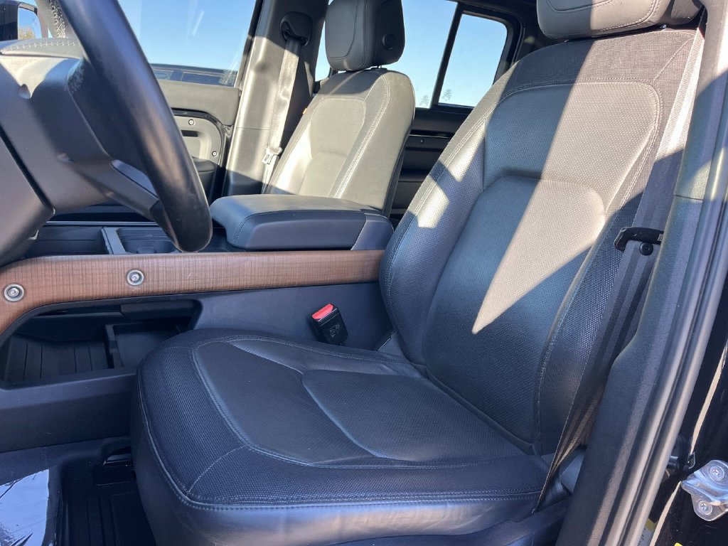 Used 2023 Land Rover Defender 110 X-Dynamic SE AWD/4WD image 35