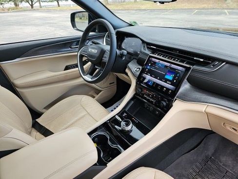 Used 2023 Jeep Grand Cherokee L Limited w/ Luxury Tech Group II image 14