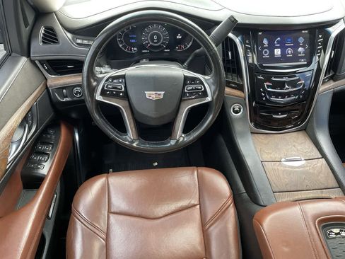 Used 2016 Cadillac Escalade ESV Luxury AWD/4WD image 11