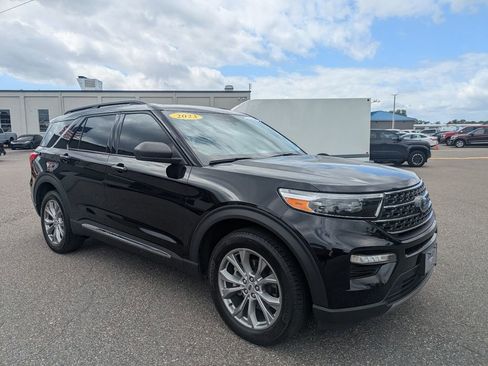 Certified 2023 Ford Explorer XLT w/ Equipment Group 202A AWD/4WD image 4