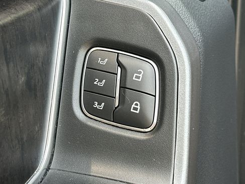 Used 2025 Ford F250 Lariat AWD/4WD image 14