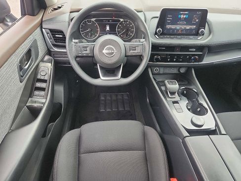 Used 2023 Nissan Rogue S image 11