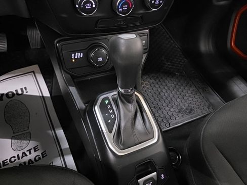 Used 2018 Jeep Renegade Sport w/ Power & Air Group image 19
