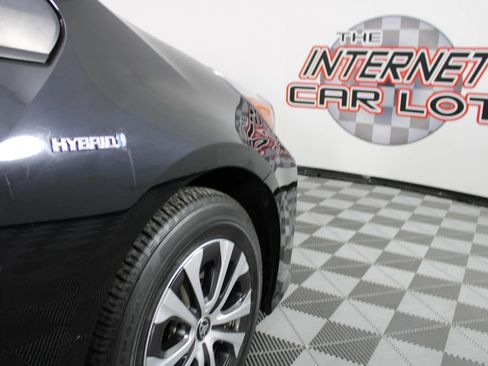 Used 2022 Toyota Prius XLE w/ Advanced Technology Package AWD/4WD image 30