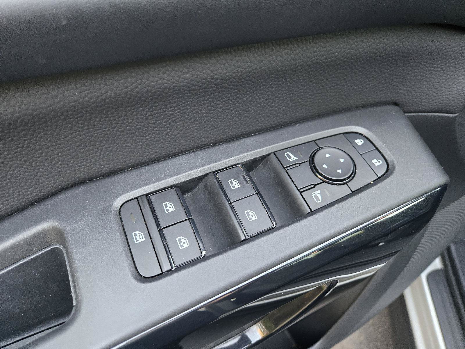 Used 2025 Nissan Pathfinder SV w/ SV Premium Package AWD/4WD image 15