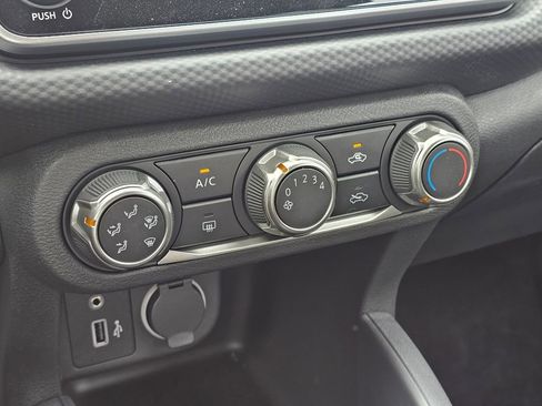 New 2025 Nissan Kicks Play S image 10