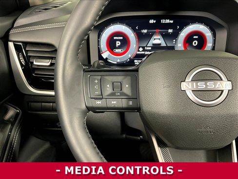 Certified 2025 Nissan Rogue SL AWD/4WD image 11