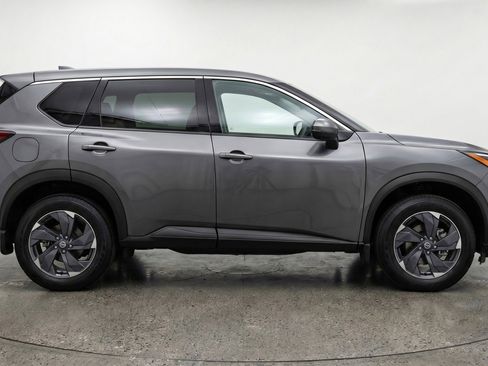 Used 2025 Nissan Rogue SV FWD image 11