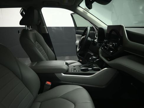 Used 2023 Toyota Highlander XLE FWD image 59