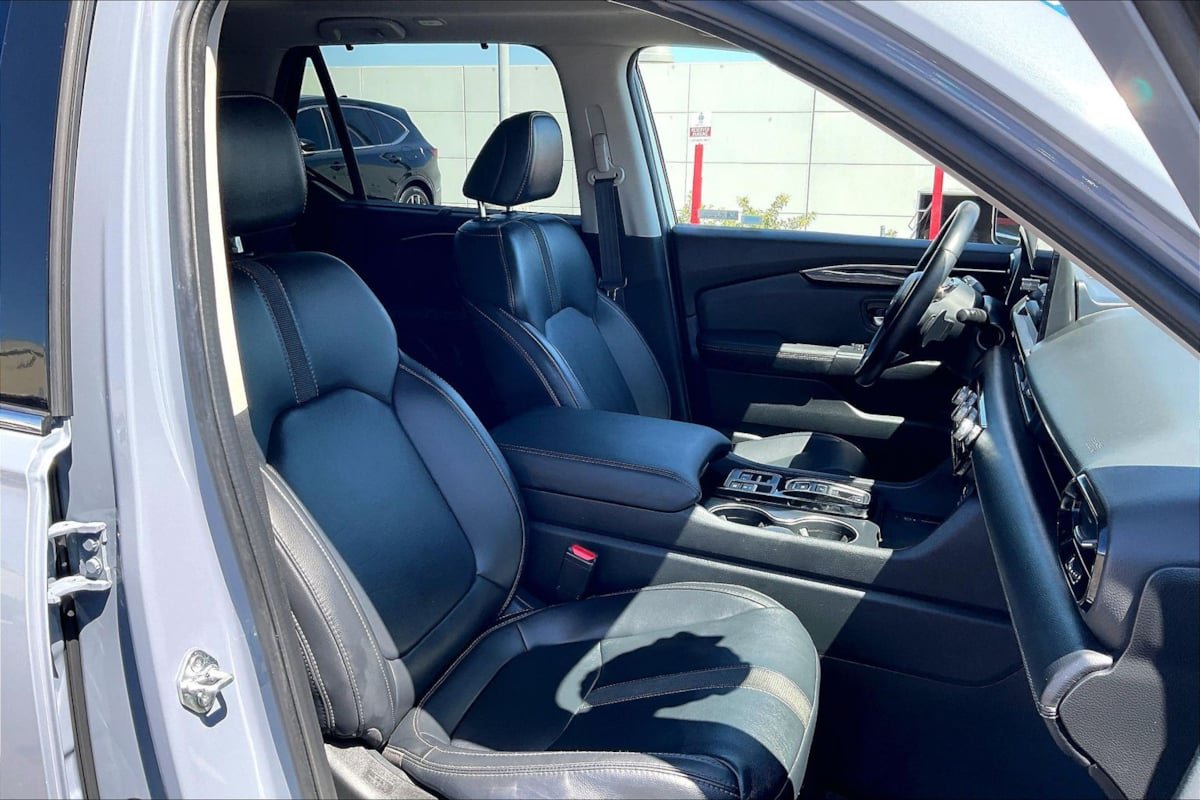 Used 2023 Honda Pilot Touring image 7