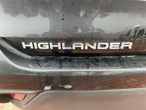 Used 2021 Toyota Highlander XLE image 15