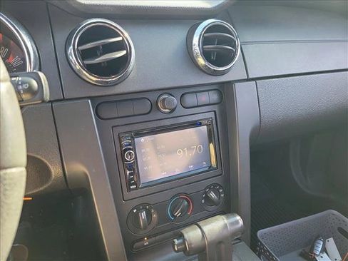 Used 2007 Ford Mustang Deluxe image 19