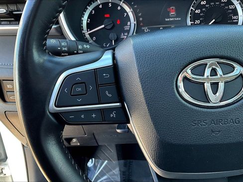 Used 2023 Toyota Highlander XLE image 18