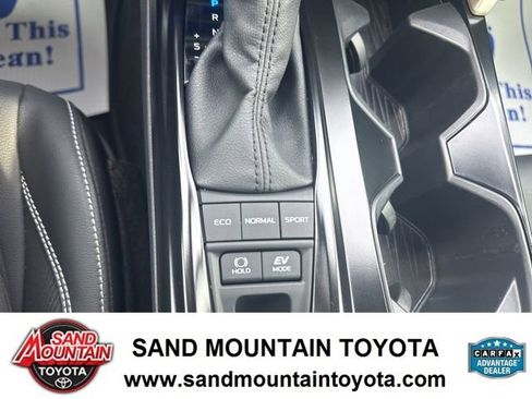 Used 2025 Toyota Camry SE w/ Convenience Package image 21