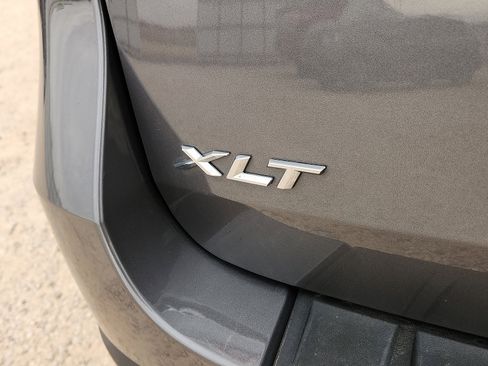 Used 2022 Ford Explorer XLT w/ Equipment Group 202A image 8