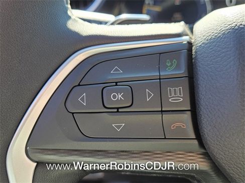 New 2025 Jeep Grand Cherokee Altitude image 23