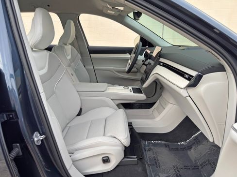 Used 2025 Volvo EX90 Ultra AWD/4WD image 16