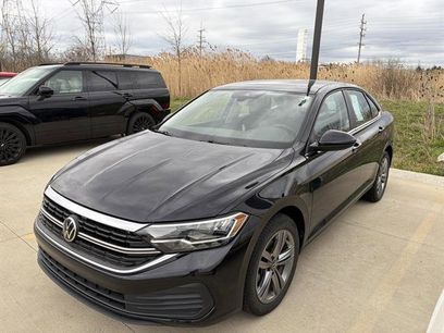 Used 2023 Volkswagen Jetta SE w/ Panoramic Sunroof Package