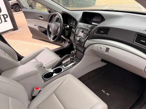 Used 2018 Acura ILX w/ Special Edition Package FWD image 18