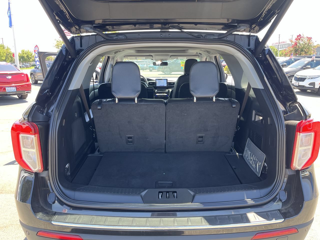 Used 2024 Ford Explorer Limited w/ Equipment Group 301A AWD/4WD image 25
