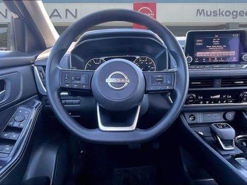 Used 2024 Nissan Rogue SV FWD image 8
