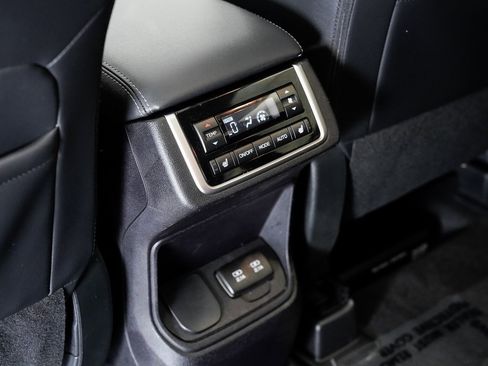 Used 2022 Subaru Ascent Limited w/ Technology Package image 25