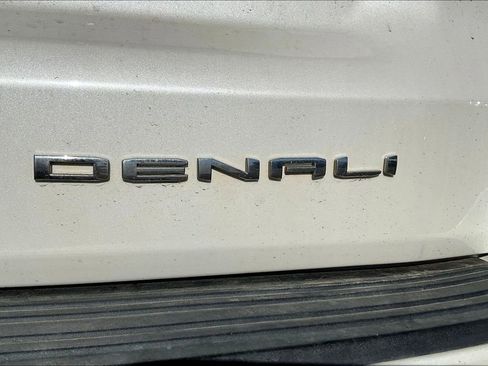 Used 2023 GMC Yukon Denali Ultimate image 31