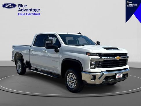 Used 2025 Chevrolet Silverado 2500 LT w/ Convenience Package AWD/4WD image 4