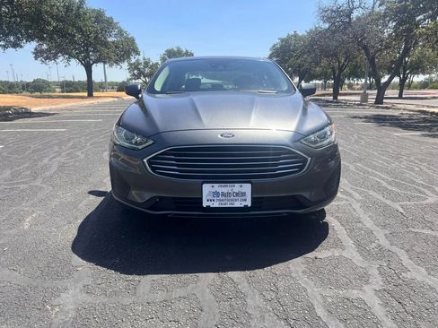 Used 2020 Ford Fusion SE image 2