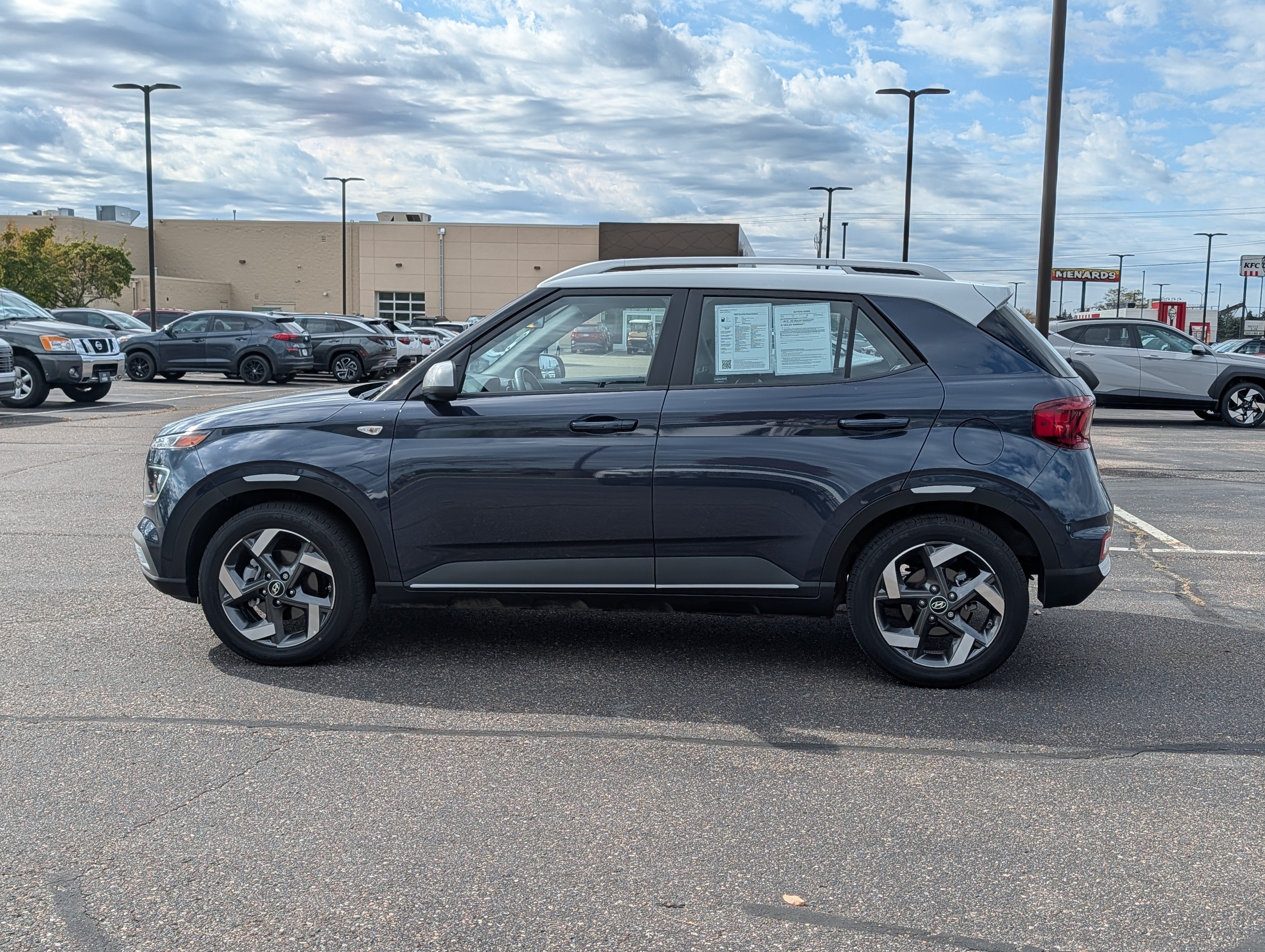 Used 2025 Hyundai Venue Limited FWD image 2