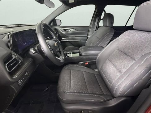 Used 2024 Chevrolet Traverse LT image 17