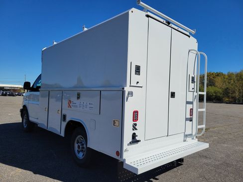 New 2025 GMC Savana 3500 w/ Power Convenience Package image 5