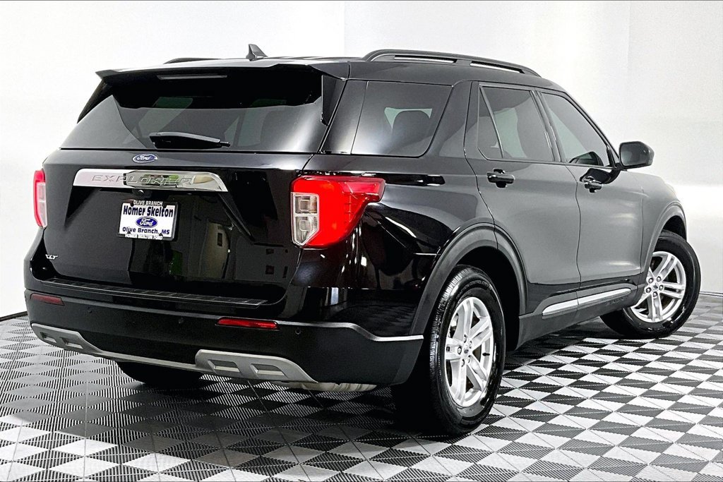 Used 2024 Ford Explorer XLT w/ Equipment Group 202A RWD image 12