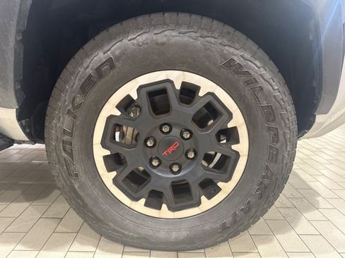 Used 2025 Toyota 4Runner TRD Off-Road Premium AWD/4WD image 5