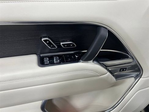 Used 2023 Land Rover Range Rover SE image 18