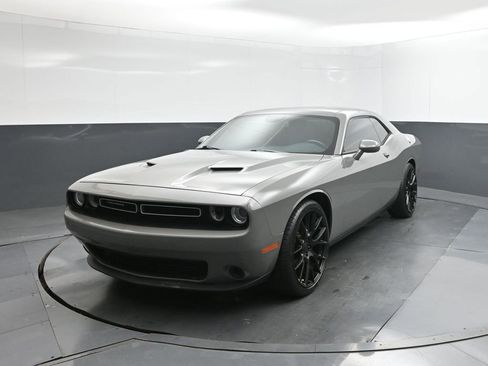 Used 2017 Dodge Challenger SXT image 26
