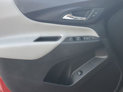 Used 2024 Chevrolet Equinox LT image 32