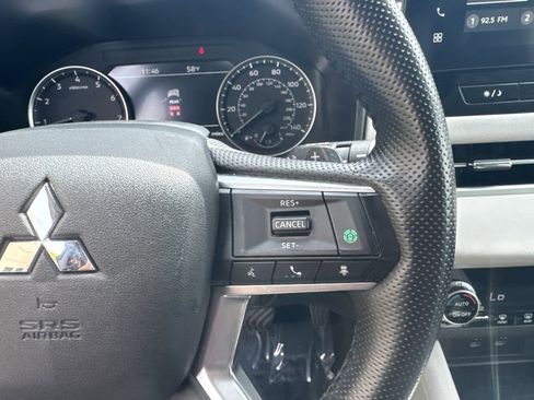 Used 2025 Mitsubishi Outlander SE FWD image 26