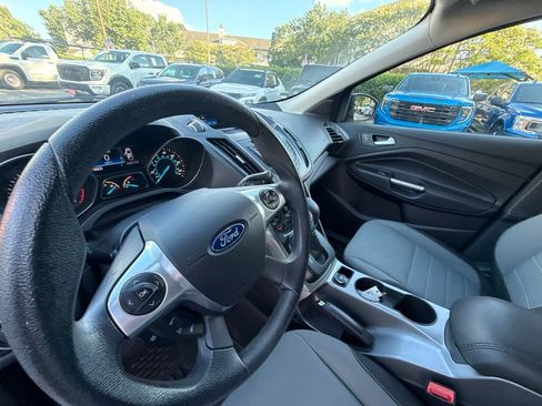 Used 2016 Ford Escape SE FWD image 15