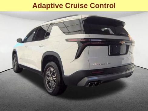 Used 2025 Chevrolet Traverse LT AWD/4WD image 8