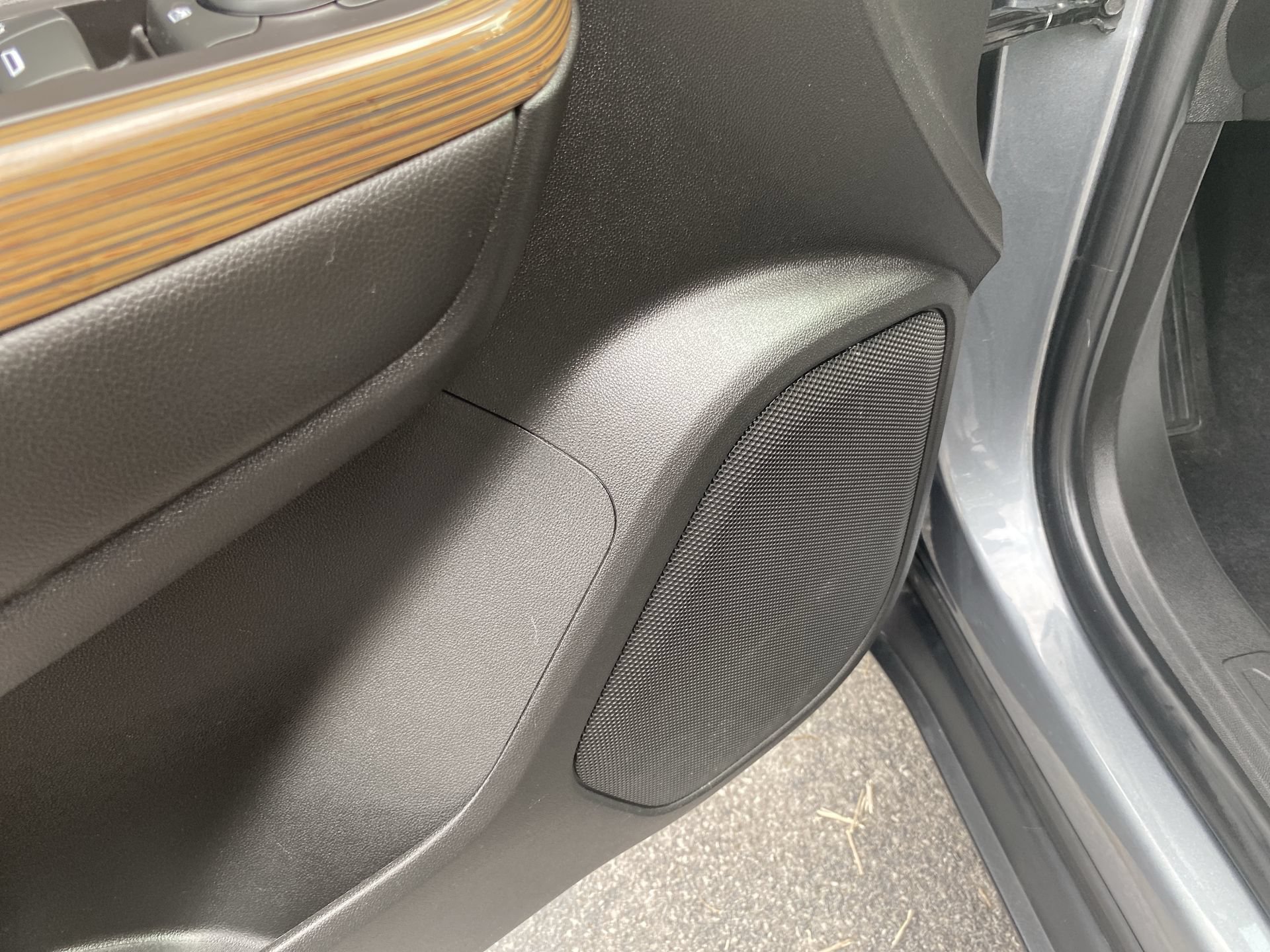 Used 2020 GMC Acadia SLE FWD image 24