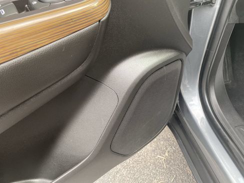 Used 2020 GMC Acadia SLE FWD image 24