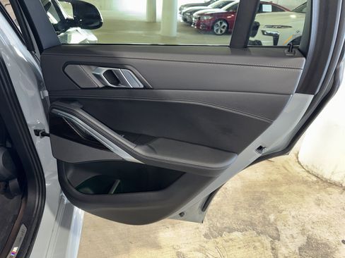 Used 2024 BMW X6 M60i image 11
