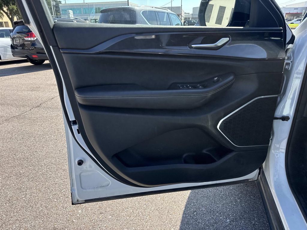 Used 2022 Jeep Grand Cherokee L Laredo RWD image 19