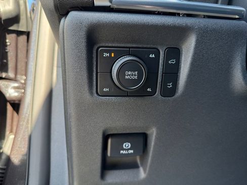 Used 2025 Ford Expedition Platinum w/ Stealth Appearance Package image 31