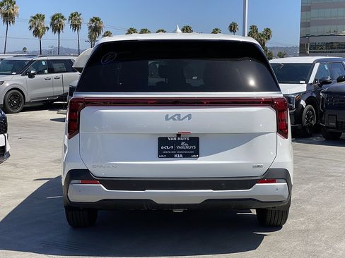 New 2026 Kia Carnival LXS FWD image 5